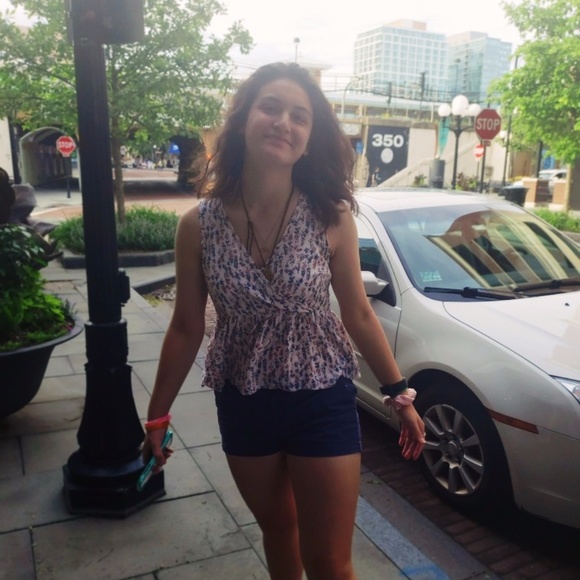 Meet your Posher, Piper! ♡ - Picture 2 of 3